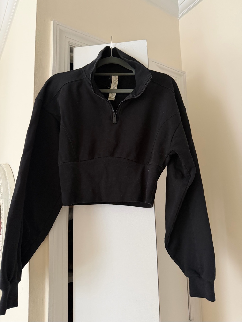 ALO Yoga Black Cropped Quarter-Zip Pullover